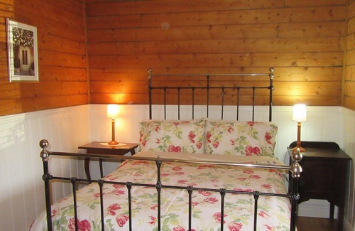 Port Fairy Cottage | Historic 1880's cottage romantic central open fire tastefully renovated