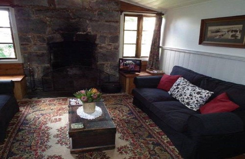 Port Fairy Cottage | Historic 1880's cottage romantic central open fire tastefully renovated