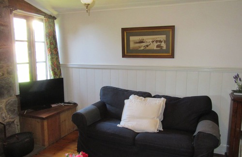 Port Fairy Cottage | Historic 1880's cottage romantic central open fire tastefully renovated