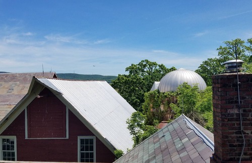 Bridport House | Historic 1888 3 bath 4 bedroom 11ppl. Farmhouse w/great views 15 min. from Midd