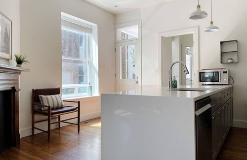 Downtown Knoxville Villa | Historic 1900`s Townhome with a Modern Flair