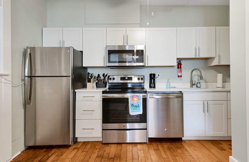 Tybee Island House | Historic 1930c Inn- 8BR/8BA Separate Suites All-in-One Sleeps 16! 400ft to Beach