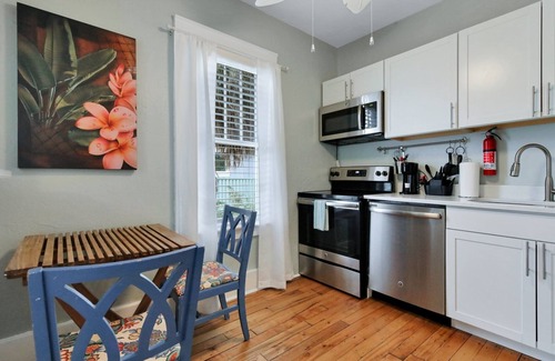 Tybee Island House | Historic 1930c Inn- 8BR/8BA Separate Suites All-in-One Sleeps 16! 400ft to Beach