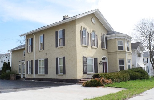 Jackson Apartment | Historic 2-Bedroom Apartment with Modern Comforts and Artistic Charm