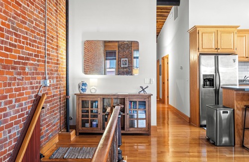 Stillwater Apartment | Historic 2-bedroom loft in charming downtown Stillwater right on Main St.