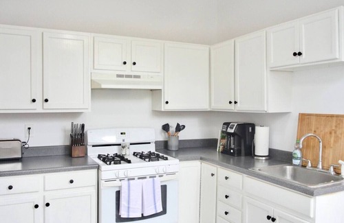Irish Channel Apartment | Historic 2 Bedroom Home On Magazine St.