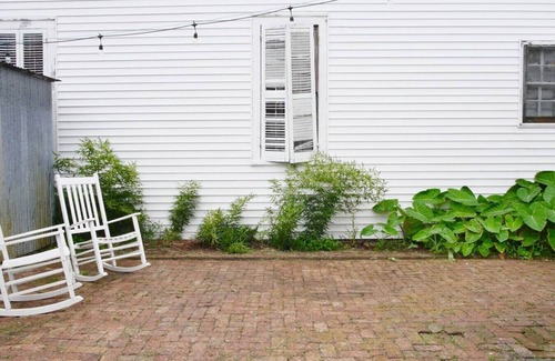 Irish Channel Apartment | Historic 2 Bedroom Home On Magazine St.