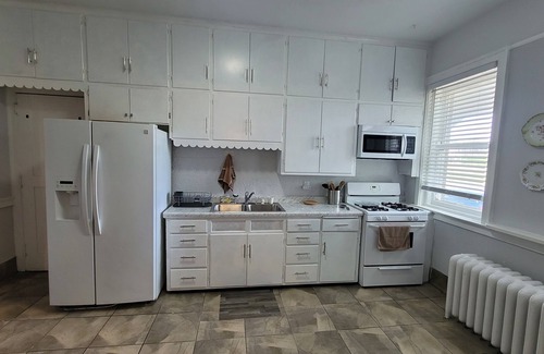 Rockford Apartment | Historic 2 Br appt close to the river.