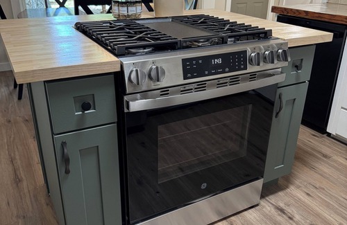 Mena House | Historic 2 BR King Bed Big Yard Firepit Fireplace Trailer Parking