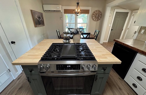 Mena House | Historic 2 BR King Bed Big Yard Firepit Fireplace Trailer Parking