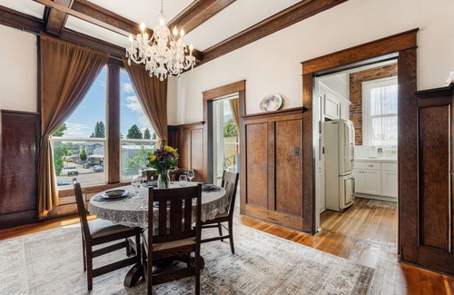 Newberg Condo | Historic 2BR Loft in the Heart of Newberg – The 1888