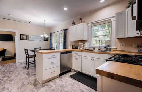 Cary House | Historic 2BR Retreat Walk to Eats Porch & Yard