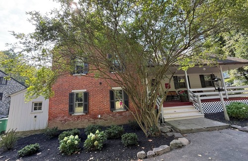Bausman House | Historic 3 Bedroom 1875 Farmhouse 1 Mile from Lancaster City, Sleeps 8