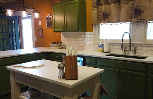 Corsicana Cottage | Historic 3-bedroom craftsman in the Carriage Dist of Corsicana w full kitchen