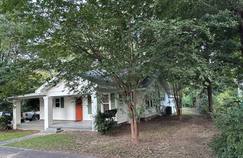 Brookhaven House | Historic 3-bedroom house with AC in charming Brookhaven