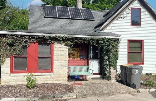Bloomington House | Historic 3-bedroom house close to Square and IU with WiFi and AC in Bloomington
