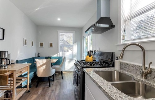 Bayview House | Historic 3BR Fenced Yard Long Stays OK
