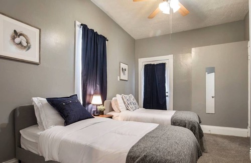Schnitzelburg House | Historic 3BR home in Shelby Park by CozySuites