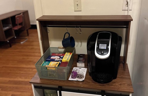 Woodlawn Apartment | Historic 3BR Retreat Near Univ of Chicago