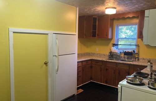 Glen Carbon House | Historic 4-bedroom house in Glen Carbon with AC