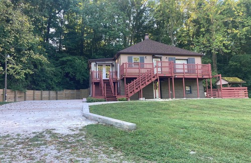 Glen Carbon House | Historic 4-bedroom house in Glen Carbon with AC
