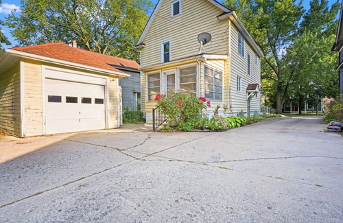 Old West Side House | Historic 4 BR, 1.5 bath home SO close to downtown Ann Arbor!