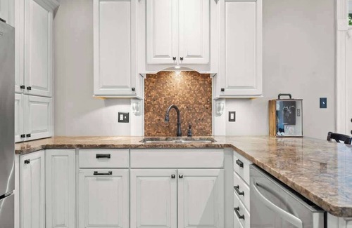 Corryville House | Historic 4BR Gem | Walk to UC | Free Parking