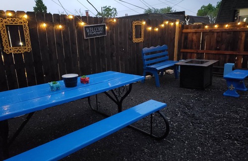 Kansas City House | Historic 6-Bed Duplex | 4 Full Baths | NEW Streetcar Line | Walk to Plaza & UMKC