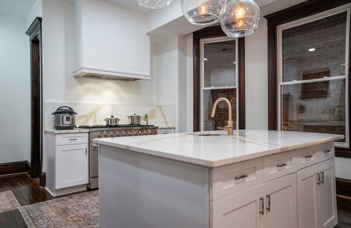 Shaw House | Historic-7BR/4.5BA-Parking+By Metro+Chef's Kitchen