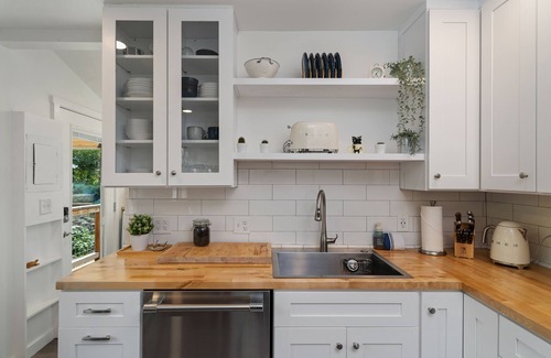 Neahkahnie Beach Cabin | ☀️Historic and Charming Beach Cottage.Beautifully Renovated! Easy walk to beach