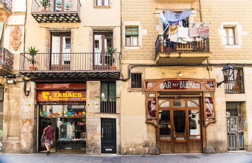 El Raval Apartment | Historic apartment with original frescos next to Ramblas! Daily Cleaning!