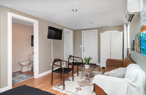 Tropic Apartment | Historic Arts District Studio