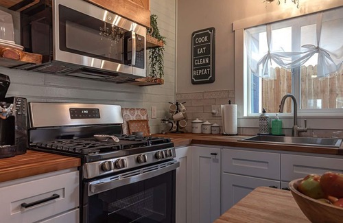 Prescott Cottage | Historic Aubrey House Duplex 2 Blocks to Downtown