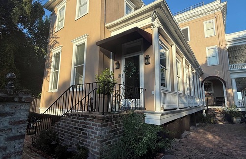 South of Broad Apartment | Historic Battery Getaway
