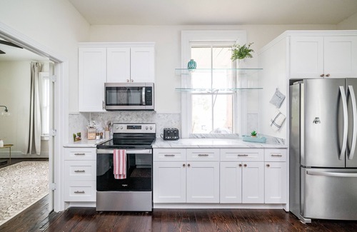 Lynchburg House | Historic Beauty in ❤️ of Downtown. Fam & Pet Friendly. 5 miles to Liberty.