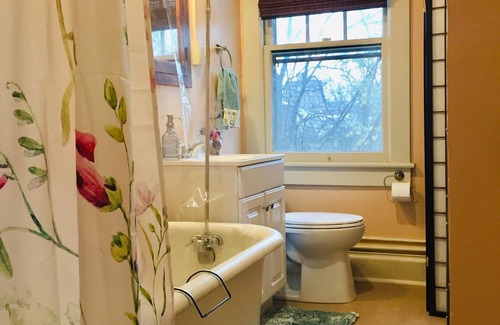 Martha Jefferson House | Historic Beauty and Walkable to Everywhere