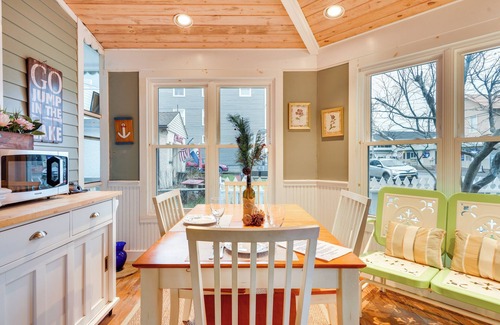 Bemus Point Apartment | Historic Bemus Point Studio w/Porch: Walk to Lake