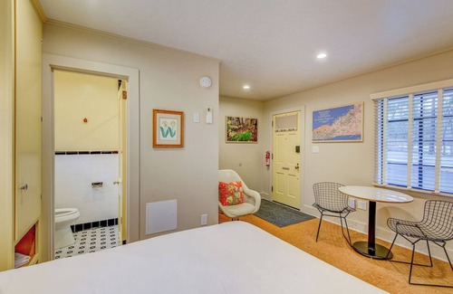 Boone Hotel | Historic Blue Ridge Tourist Court - Queen Deluxe