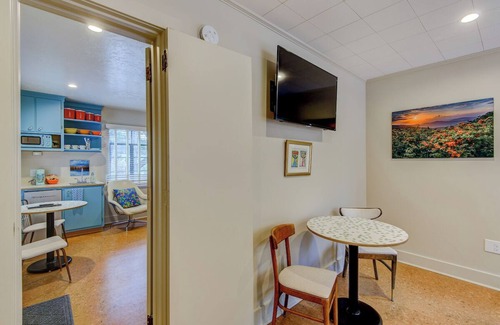 Boone Hotel | Historic Blue Ridge Tourist Court - Suite