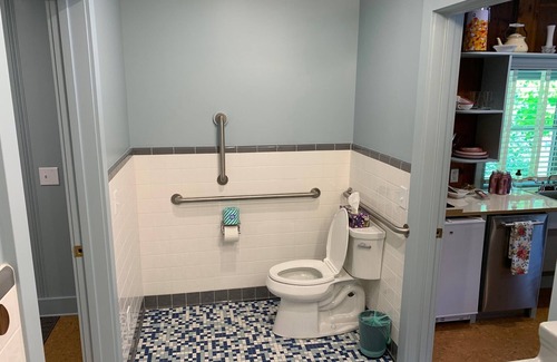 Boone Hotel | Historic Blue Ridge Tourist Court - One Bathroom Suite ADA