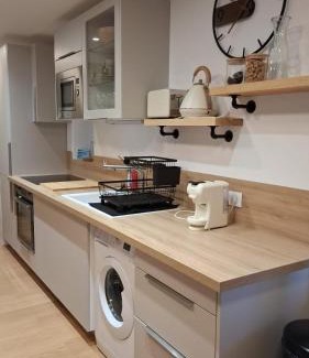 Old Town Apartment | Historic Bright and Beautiful Apartment in Old Nice with Castle Hill View