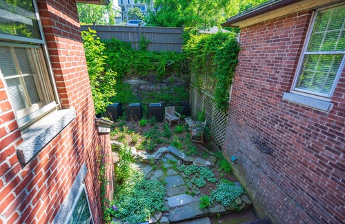 College Hill Apartment | Historic Brownstone in the Heart of College Hill - BROWN - RISD - JWU