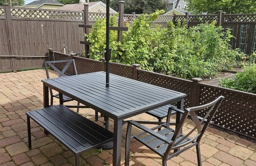 De Pere House | Historic Bungalow in downtown De Pere, sleeps 8