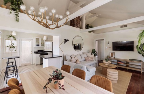 Pasadena House | Historic Bungalow - Outdoor Space - Central AC