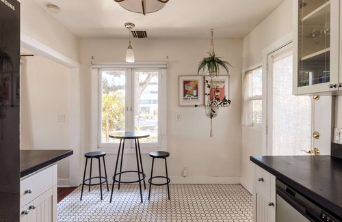 Pasadena House | Historic Bungalow - Outdoor Space - Central AC