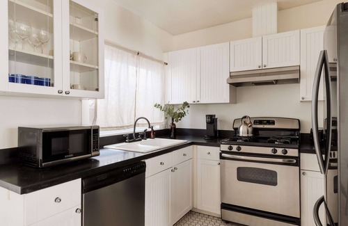 Pasadena House | Historic Bungalow - Outdoor Space - Central AC