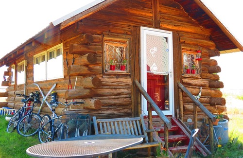 Livermore Cabin | Historic Cabin with Hot tub, Sauna
