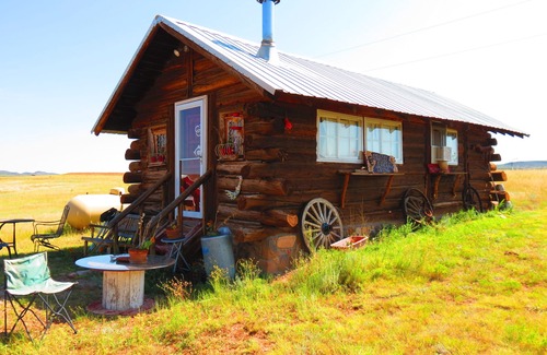 Livermore Cabin | Historic Cabin with Hot tub, Sauna