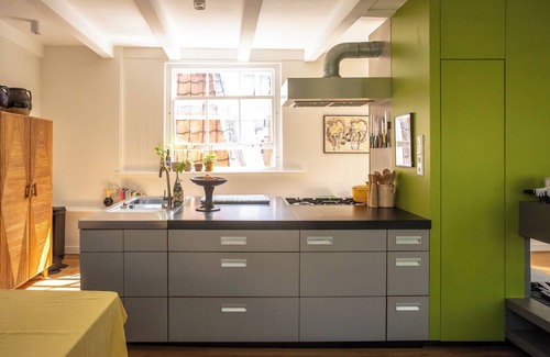 Grachtengordel-West Apartment | Historic canal-side apartment in Central Amsterdam