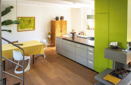 Grachtengordel-West Apartment | Historic canal-side apartment in Central Amsterdam